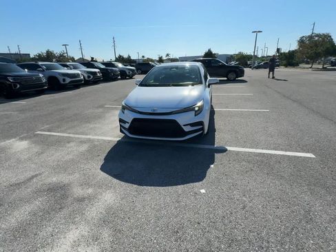 Used 2023 Toyota Corolla SE FWD image 3