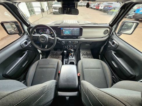 Used 2024 Jeep Wrangler Unlimited w/ Convenience Group AWD/4WD image 14