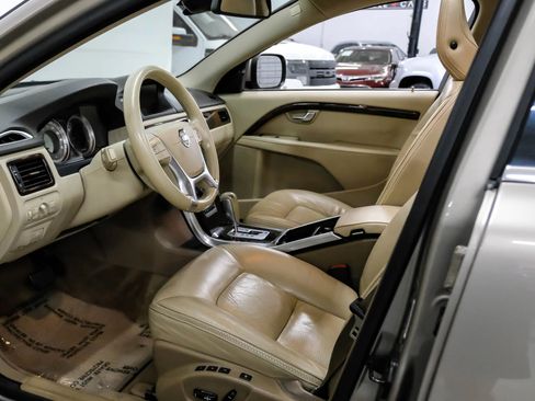 Used 2012 Volvo XC70 3.2 FWD image 2