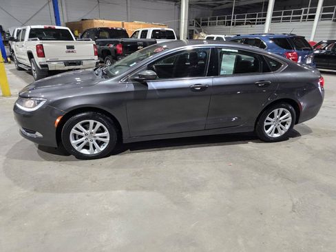 Used 2015 Chrysler 200 Limited w/ Convenience Group FWD image 3