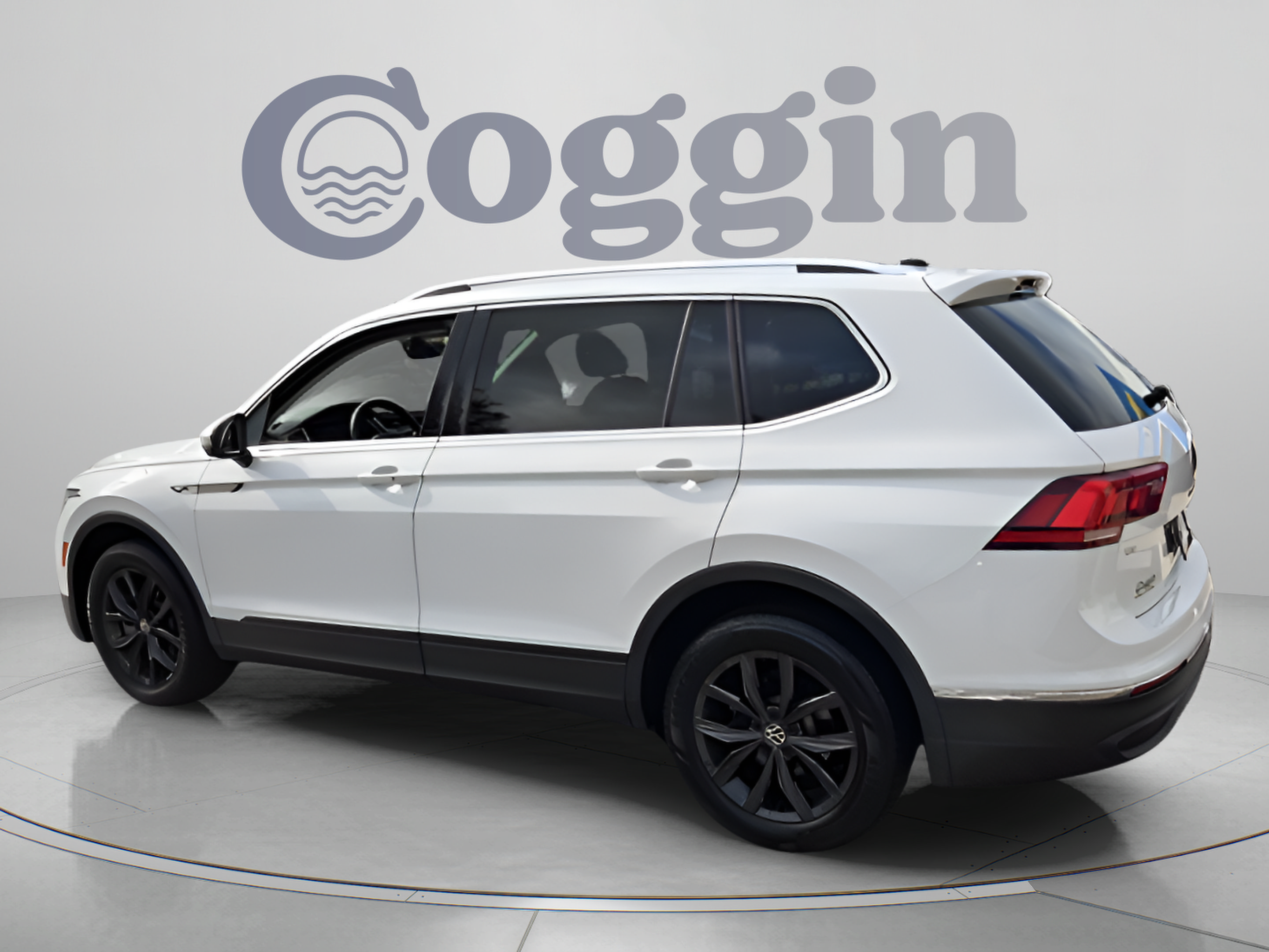 Used 2024 Volkswagen Tiguan SE AWD/4WD image 3