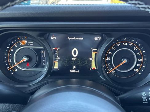 Used 2025 Jeep Wrangler Unlimited Rubicon w/ Technology Group image 13