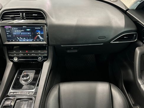 Used 2019 Jaguar F-PACE Premium image 29