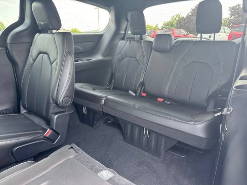 New 2027 Chrysler Pacifica Select AWD/4WD image 6