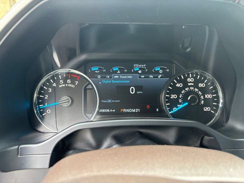 Used 2015 Ford F150 King Ranch w/ Equipment Group 601A Luxury AWD/4WD image 11