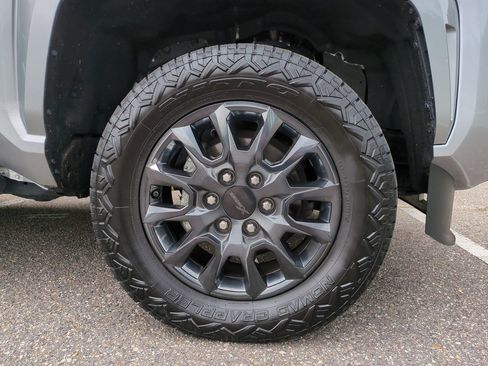 Used 2024 Toyota Tacoma SR5 AWD/4WD image 11