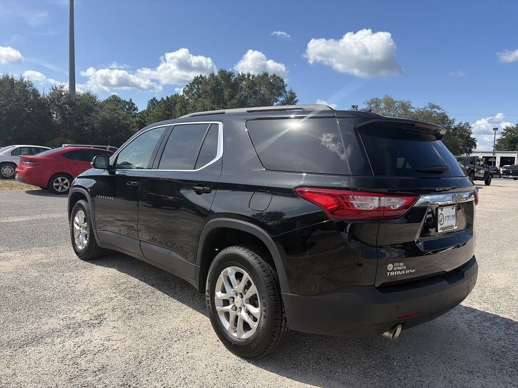 Used 2021 Chevrolet Traverse LT FWD image 4