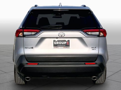 Used 2025 Toyota RAV4 XLE AWD/4WD image 5