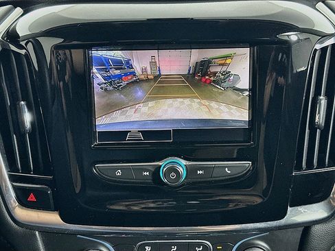 Used 2020 Chevrolet Traverse LS FWD image 15