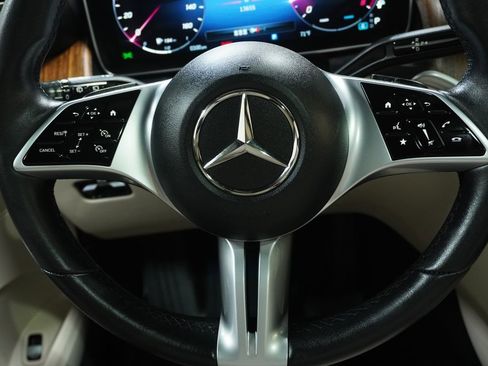 Used 2024 Mercedes-Benz GLC 300 4MATIC image 20