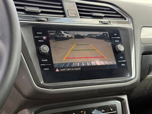 Used 2022 Volkswagen Tiguan SE image 19