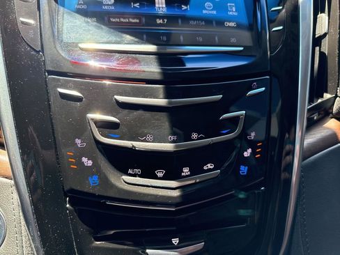 Used 2019 Cadillac Escalade Premium Luxury AWD/4WD image 37