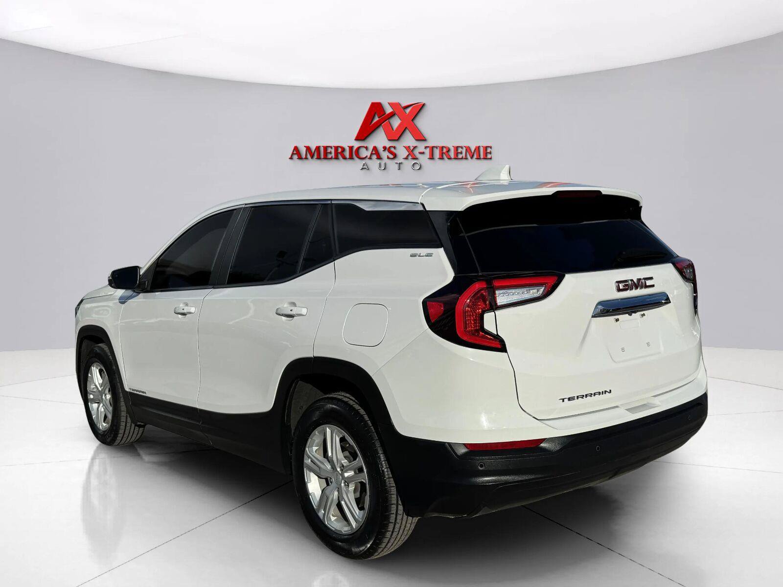 Used 2024 GMC Terrain SLE FWD image 4