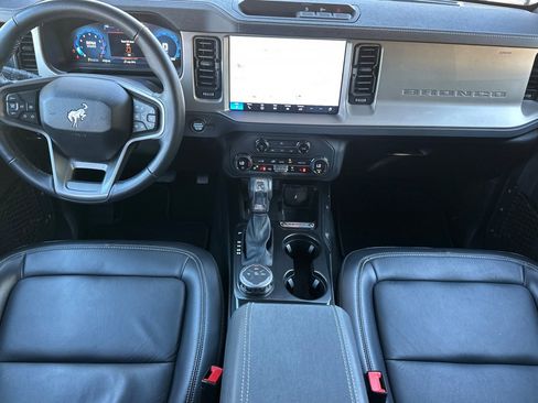 Used 2025 Ford Bronco Outer Banks image 17