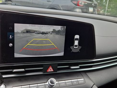 Certified 2022 Hyundai Elantra Limited FWD image 12