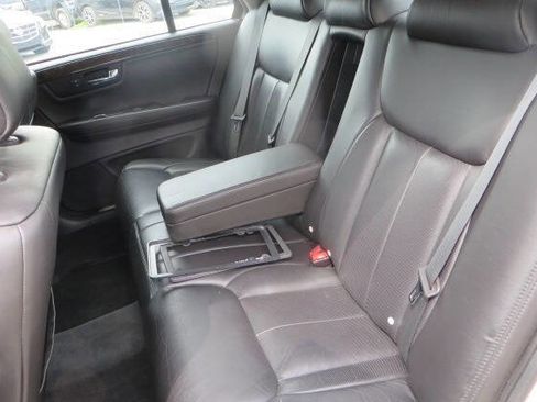 Used 2010 Cadillac DTS Luxury FWD image 32