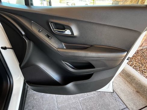 Used 2017 Chevrolet Trax LS FWD image 20