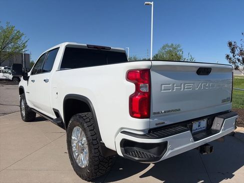 Used 2022 Chevrolet Silverado 2500 High Country w/ Z71 Off-Road Package image 6