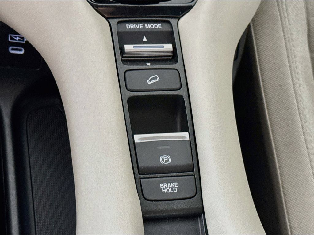 Used 2025 Honda HR-V LX image 10