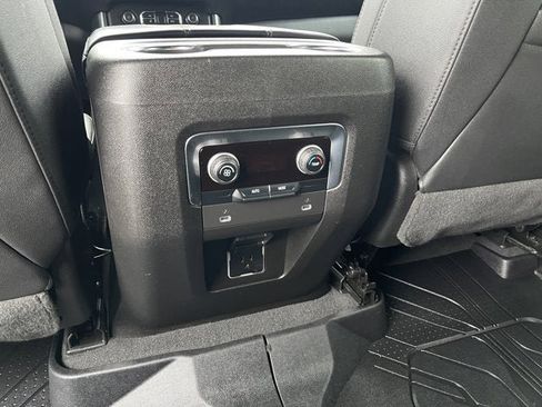 Used 2022 Chevrolet Suburban Z71 AWD/4WD image 23