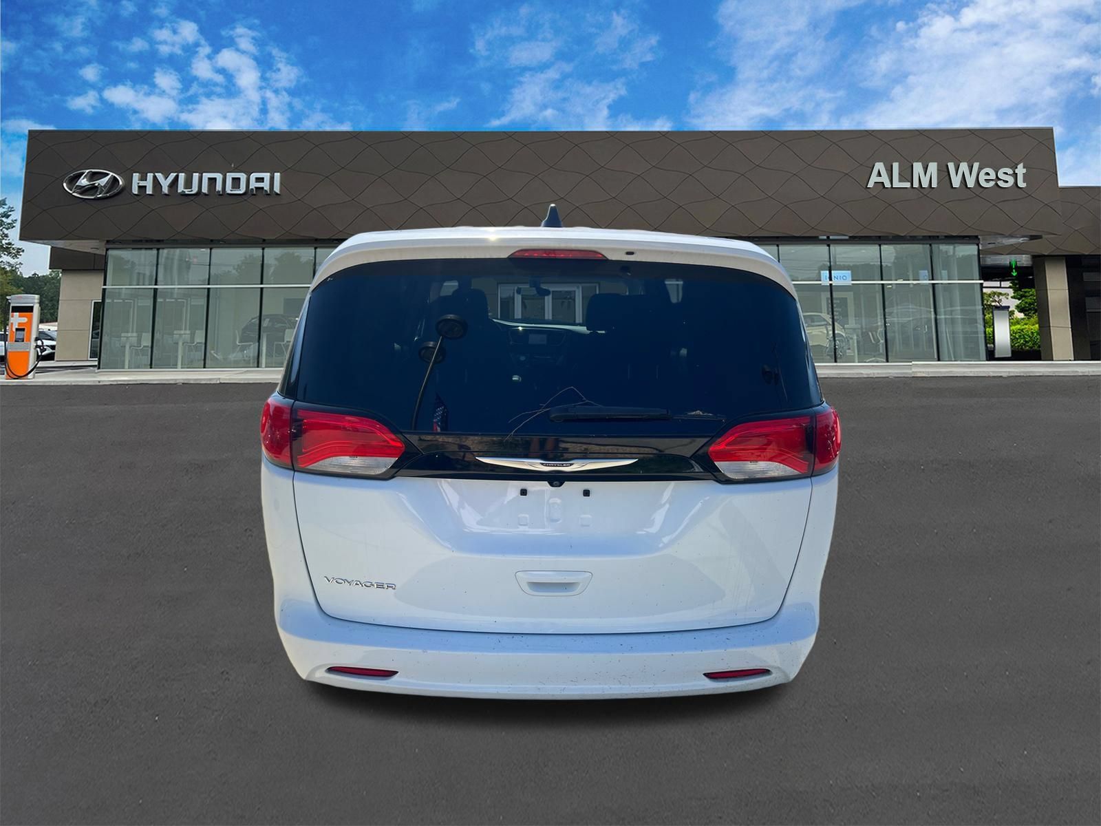 Used 2022 Chrysler Voyager LX FWD image 6