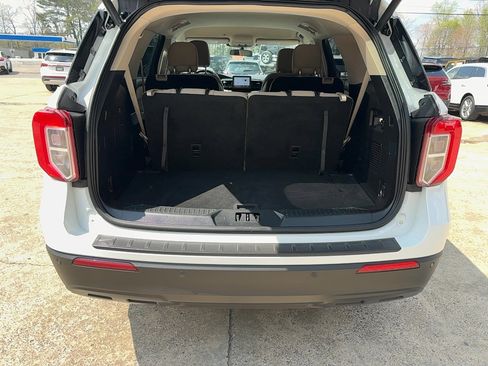 Used 2020 Ford Explorer XLT image 9