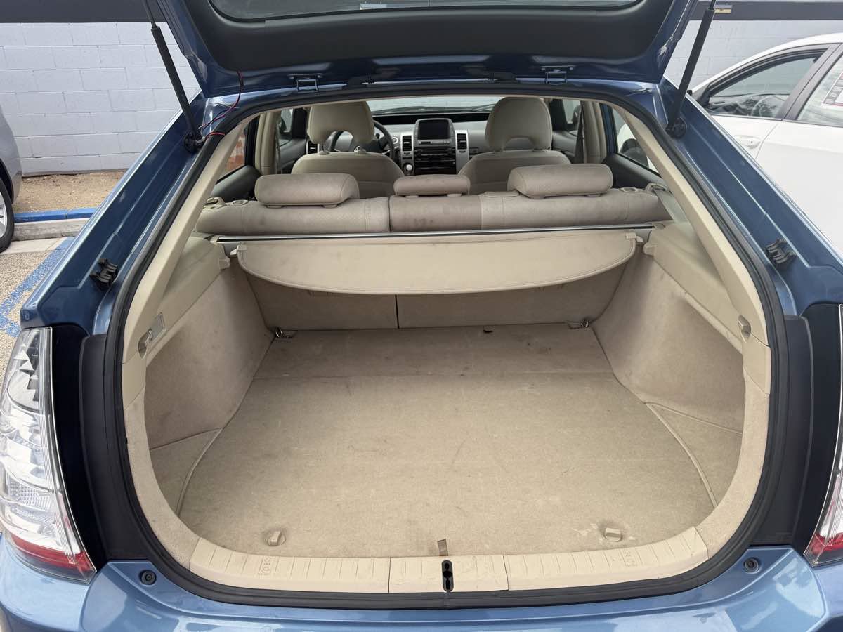 Used 2004 Toyota Prius w/ Pkg 5 FWD image 17