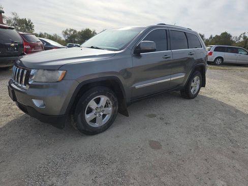 Used 2013 Jeep Grand Cherokee Laredo w/ Laredo E Group image 4