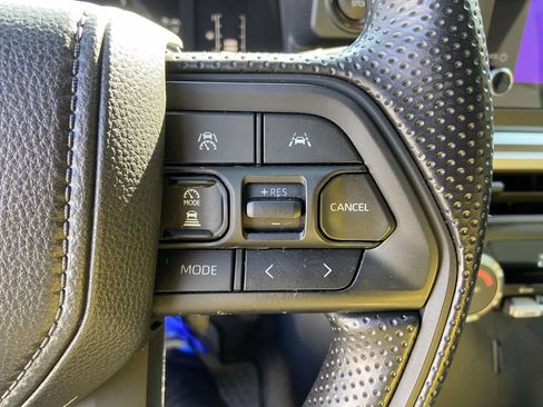 Used 2025 Toyota Tacoma SR5 AWD/4WD image 33