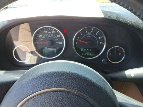 Used 2014 Jeep Wrangler Unlimited Sahara w/ Connectivity Group AWD/4WD image 14
