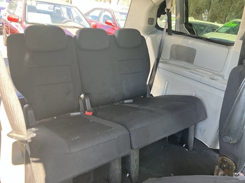 Used 2010 Dodge Grand Caravan SE image 29