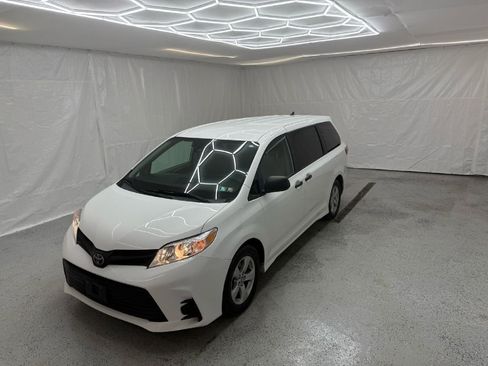 Used 2020 Toyota Sienna L image 28