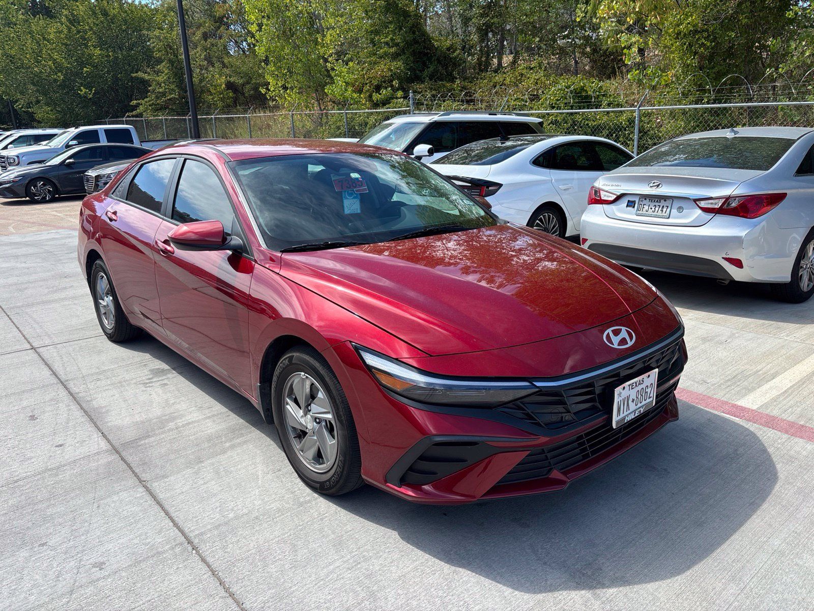 Certified 2025 Hyundai Elantra SE FWD image 3