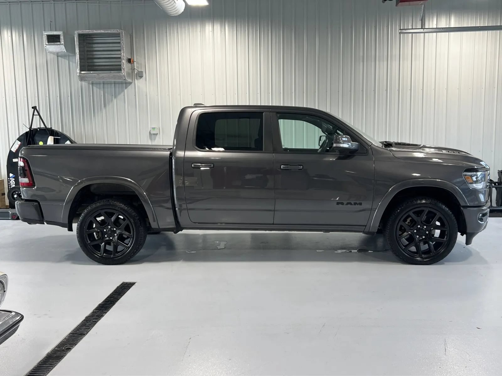 Used 2020 RAM 1500 Laramie AWD/4WD image 2