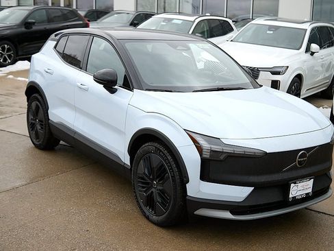 New 2026 Volvo EX30 Cross Country Ultra image 4