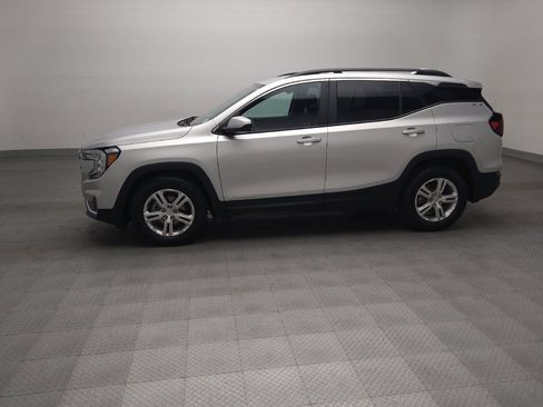 Used 2022 GMC Terrain SLE w/ Driver Convenience Package FWD image 2