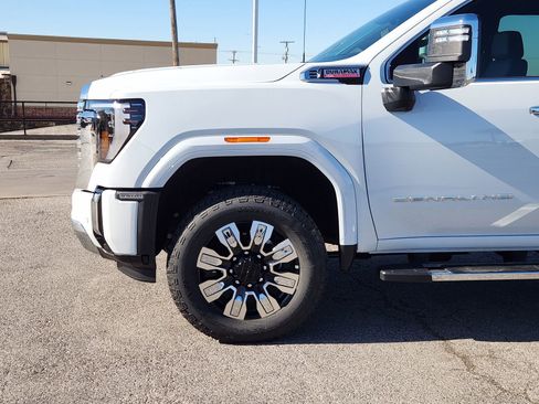 New 2026 GMC Sierra 2500 Denali w/ Denali Reserve Package image 9