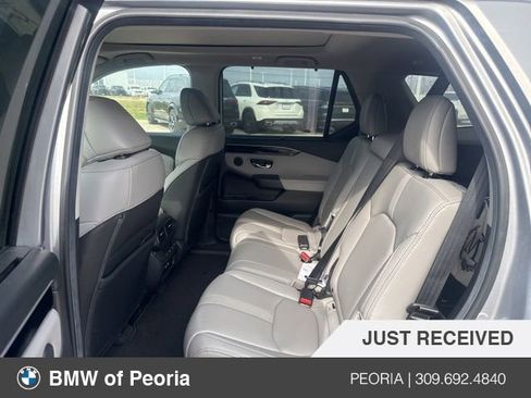 Used 2023 Honda Pilot Touring image 10