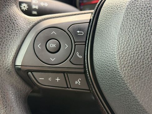 Used 2021 Toyota RAV4 LE FWD image 17