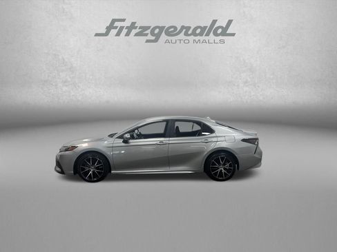 Used 2024 Toyota Camry SE image 2