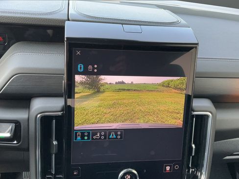Used 2026 GMC Yukon XL Denali w/ Sun & Power Step Package AWD/4WD image 35