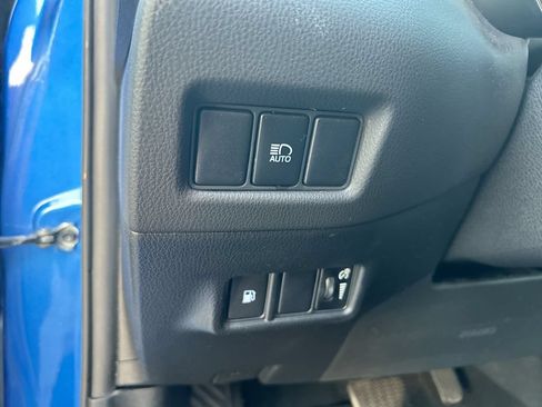 Used 2018 Toyota C-HR XLE FWD image 13