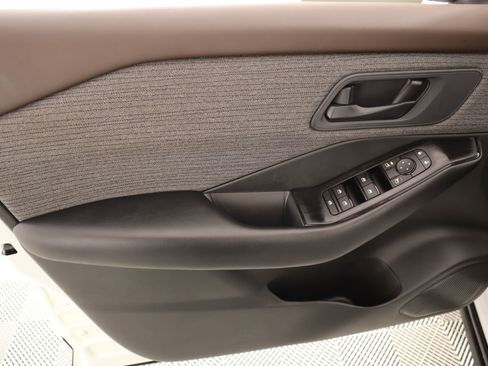 Used 2023 Nissan Rogue S image 14