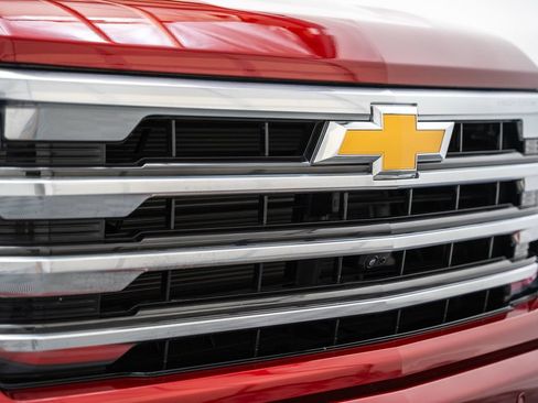 Used 2024 Chevrolet Silverado 1500 High Country w/ Technology Package AWD/4WD image 13