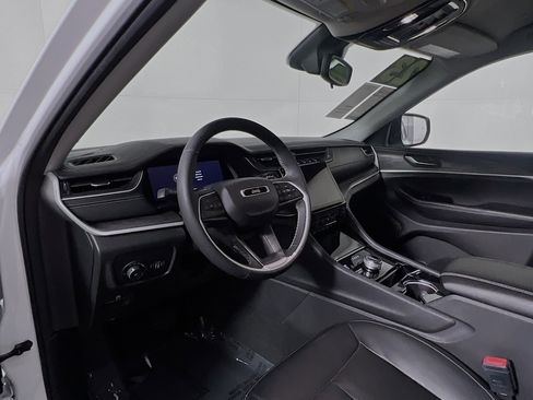 Used 2023 Jeep Grand Cherokee Limited image 30