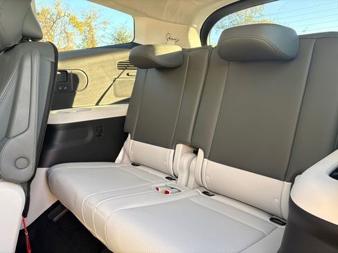 New 2026 Hyundai Ioniq 9 Calligraphy image 4