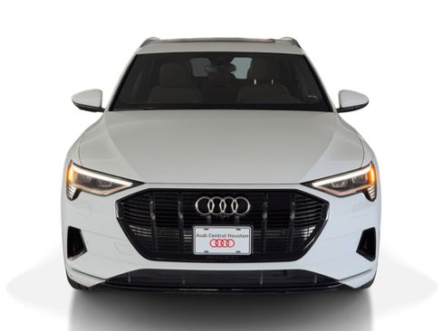 Used 2023 Audi e-tron Premium w/ Convenience Plus Package image 6