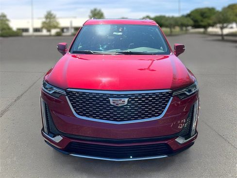 New 2025 Cadillac XT6 Luxury image 2