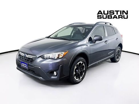 Used 2021 Subaru Crosstrek 2.0i Premium image 3