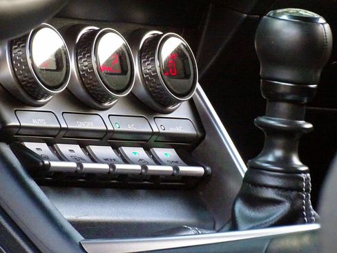 Used 2025 Toyota GR86 Premium w/ Performance Package RWD image 22